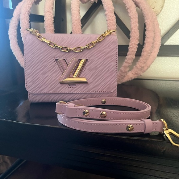 BRAND NEW! Louis Vuitton Twist PM Pink - Picture 1 of 13